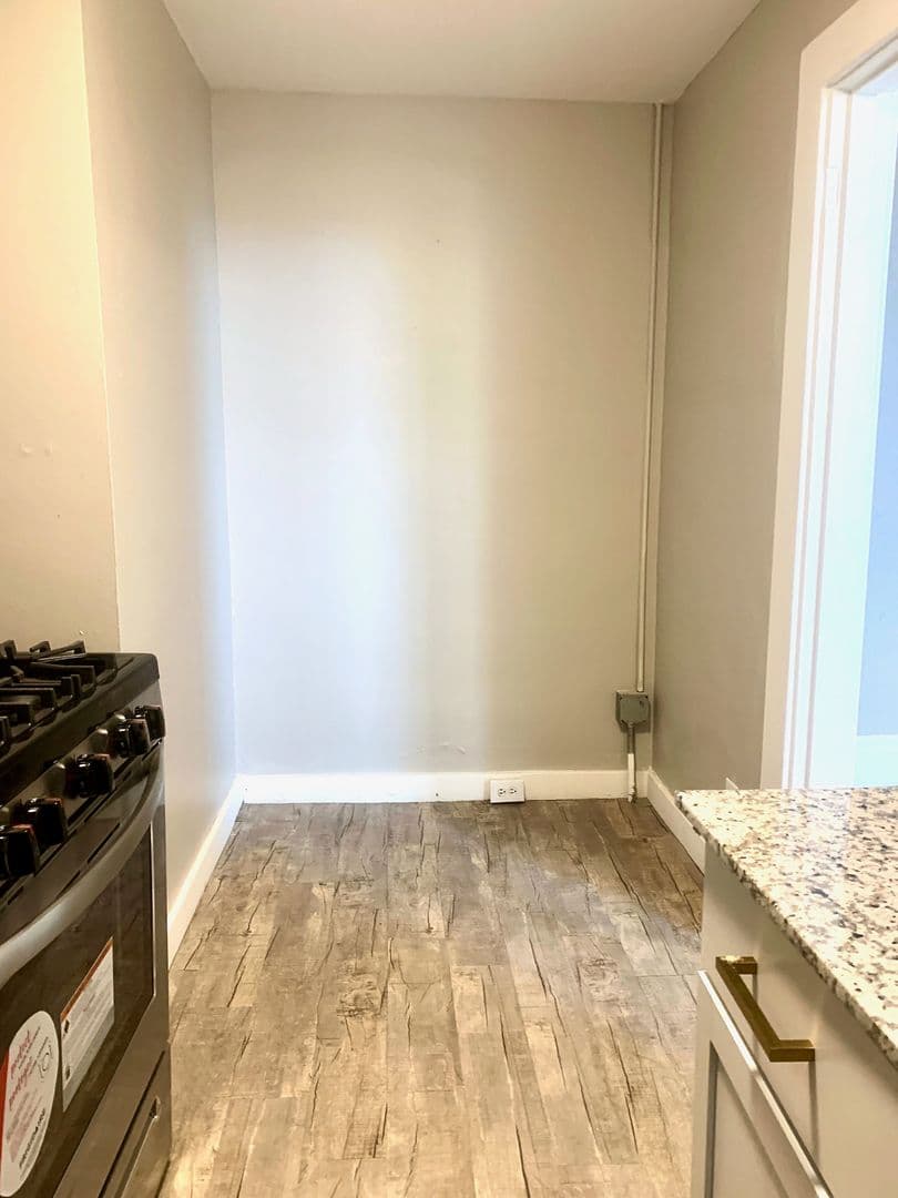 Dormont Apartment: 2838 Broadway Avenue