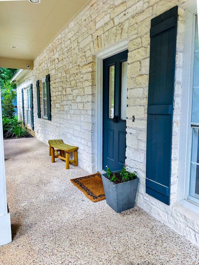 Austin House: 2910 Edgewater Drive