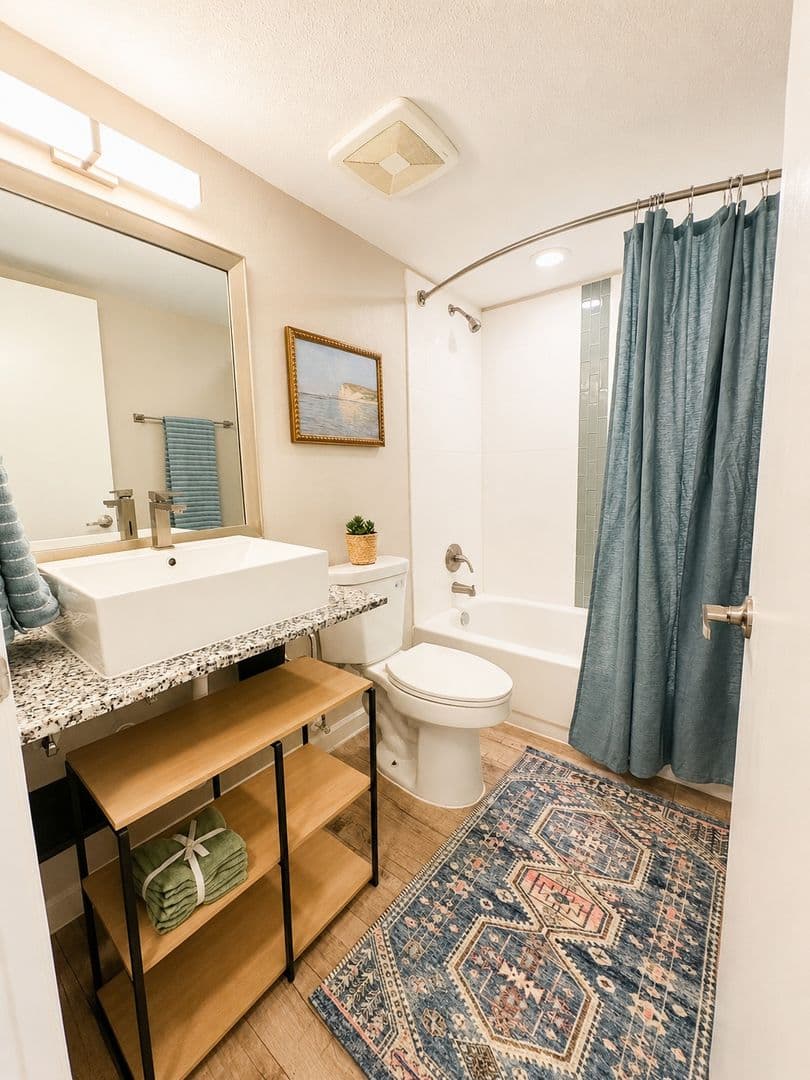 Austin Apartment: 8214 N Interstate Hwy 35 SVRD SB