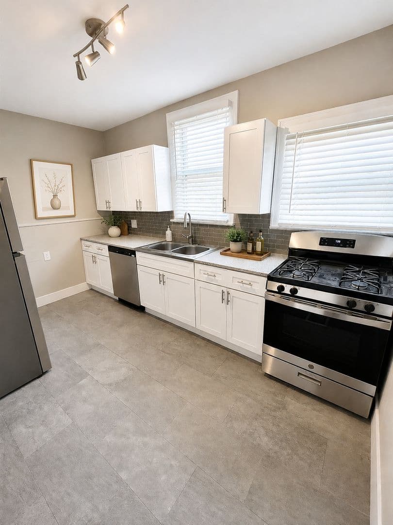 Dormont Apartment: 1127-1133 McNeilly Ave
