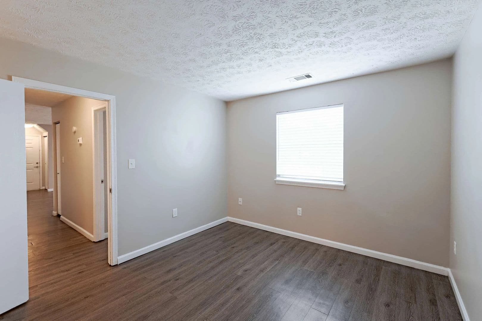 Moon Township Apartment: 916 Beaver Grade Road