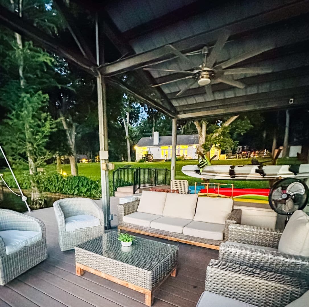 Austin House: 2910 Edgewater Drive