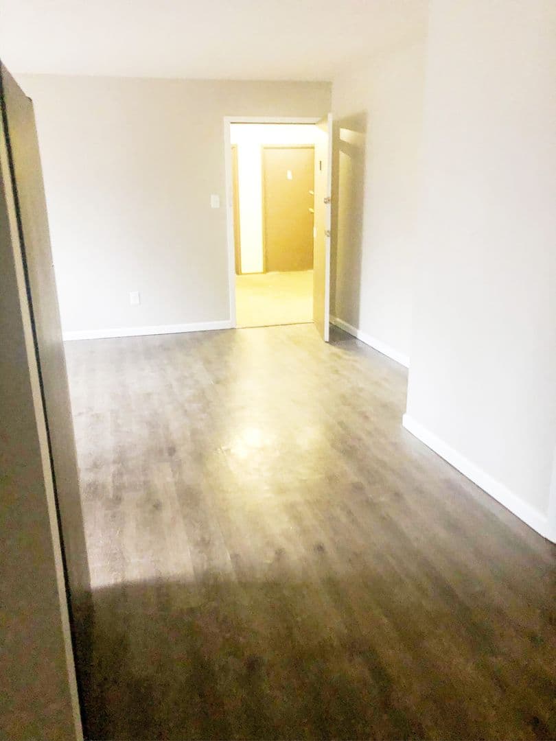 Moon Township Apartment: 318 Moon Clinton Road