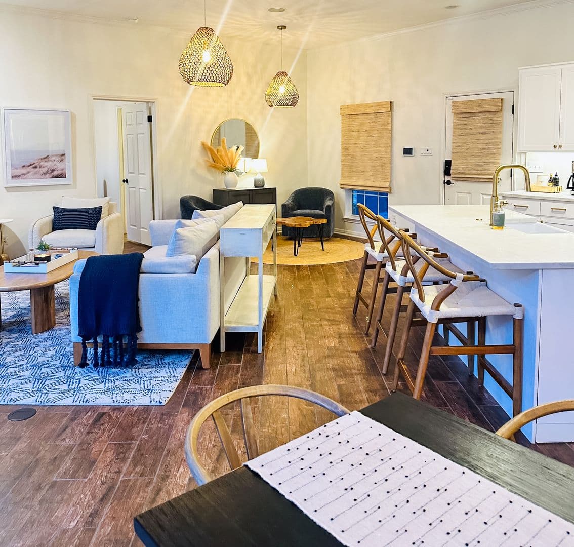 Austin House: 2910 Edgewater Drive