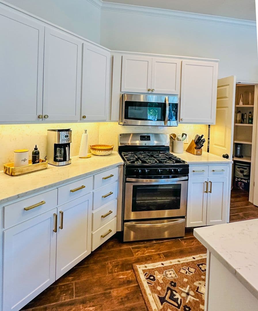 Austin House: 2910 Edgewater Drive