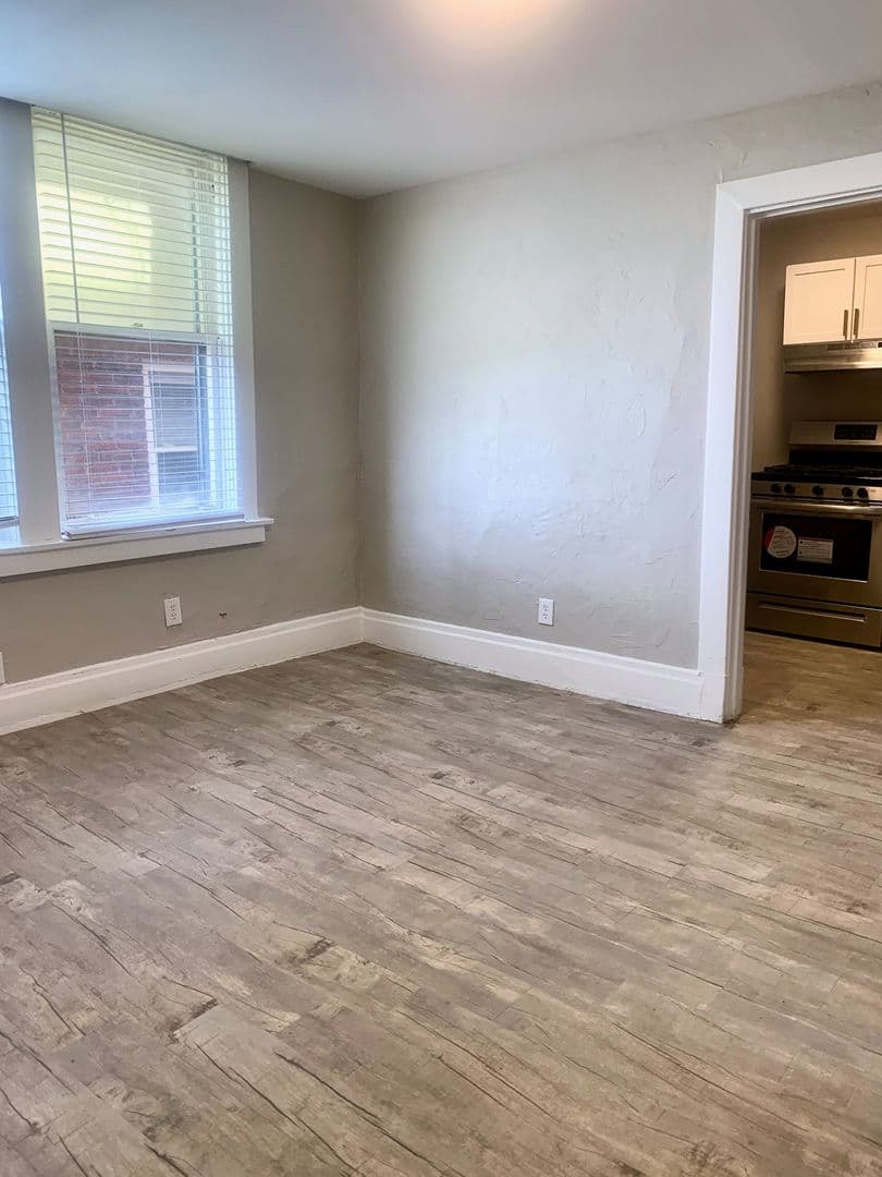 Dormont Apartment: 2838 Broadway Avenue