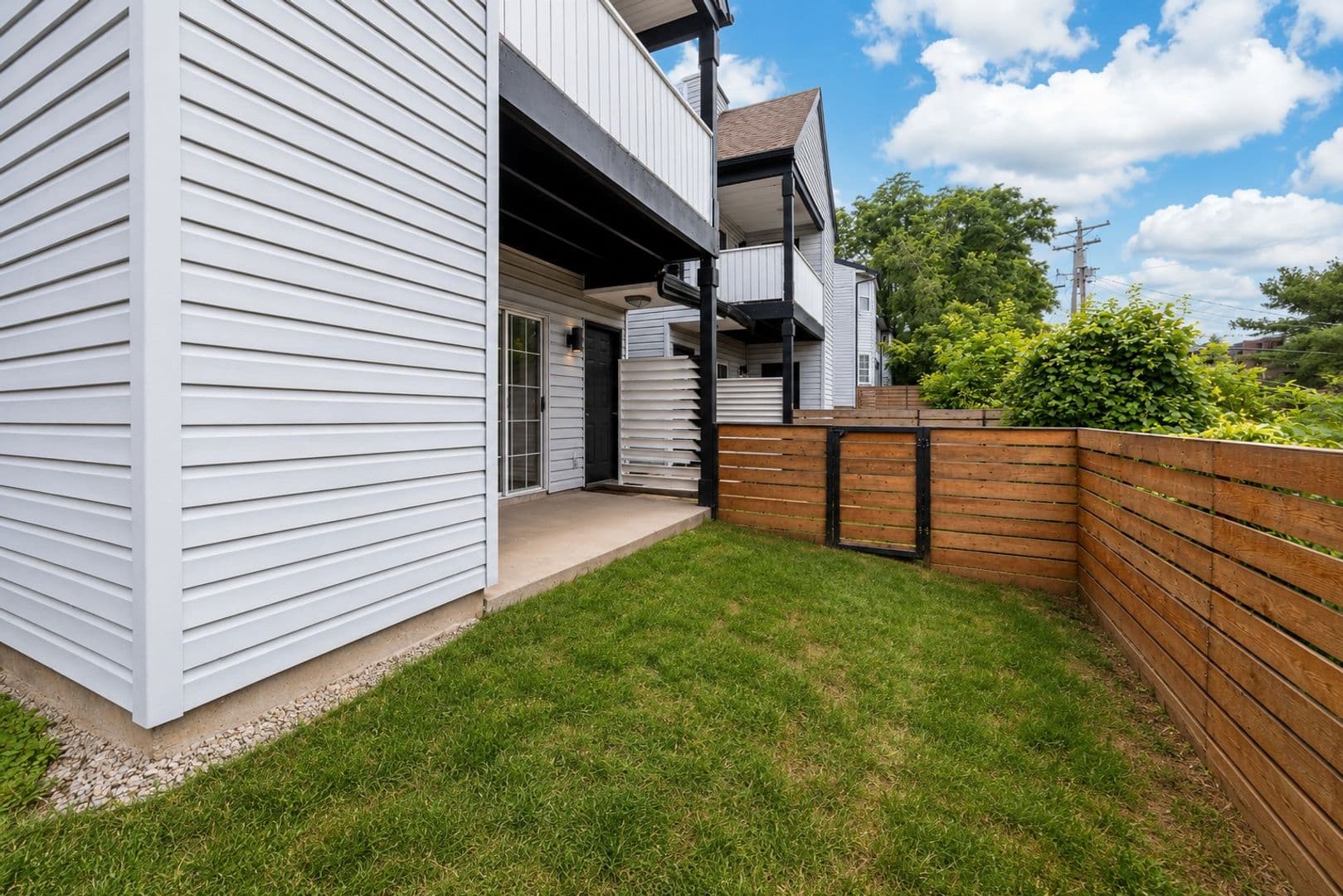 Moon Township Apartment: 916 Beaver Grade Road