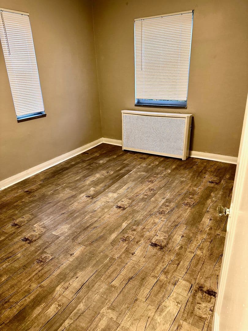 Dormont Apartment: 2910 Voelkel Avenue