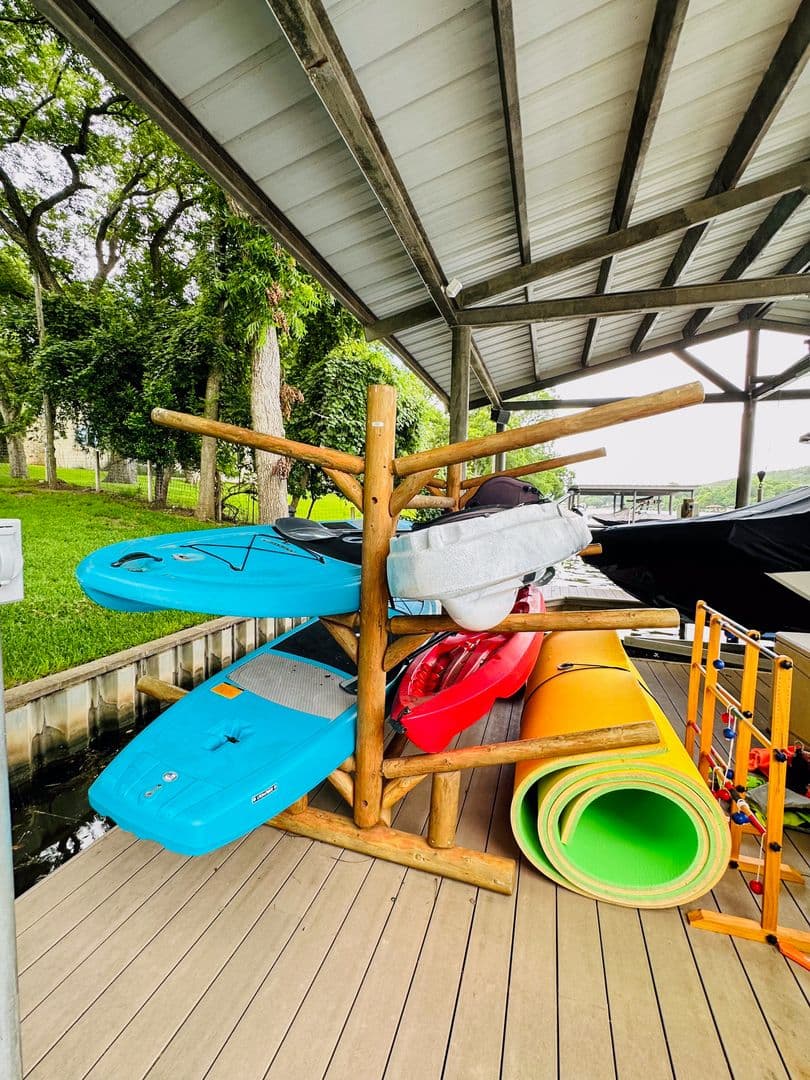 Austin House: 2910 Edgewater Drive