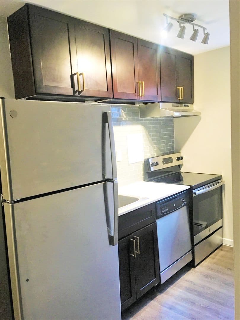 Moon Township Apartment: 318 Moon Clinton Road