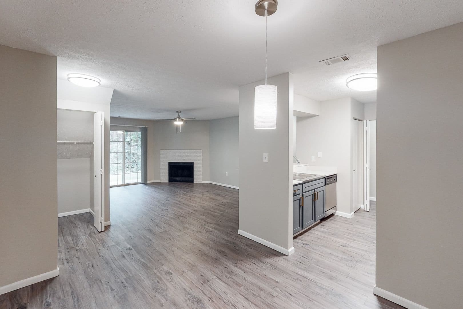 Moon Township Apartment: 916 Beaver Grade Road