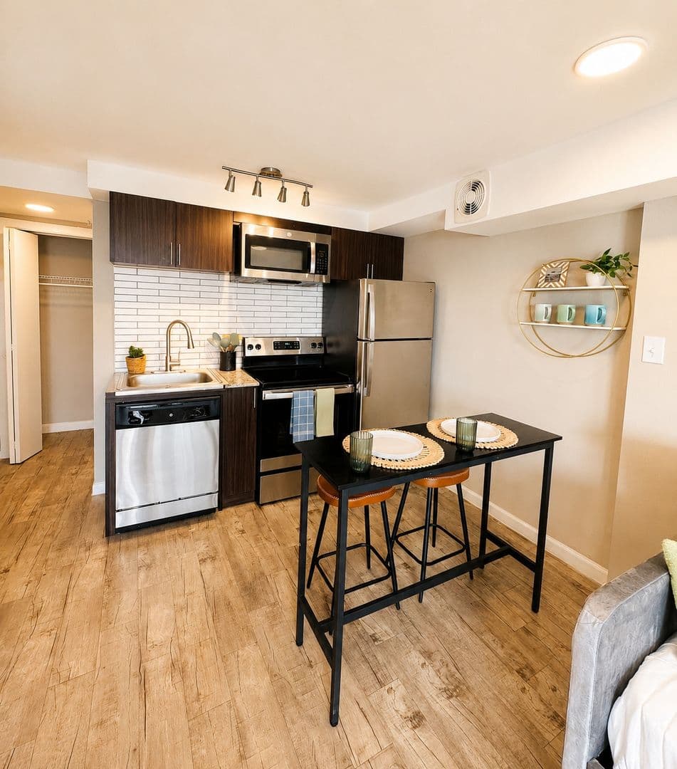 Austin Apartment: 8214 N Interstate Hwy 35 SVRD SB