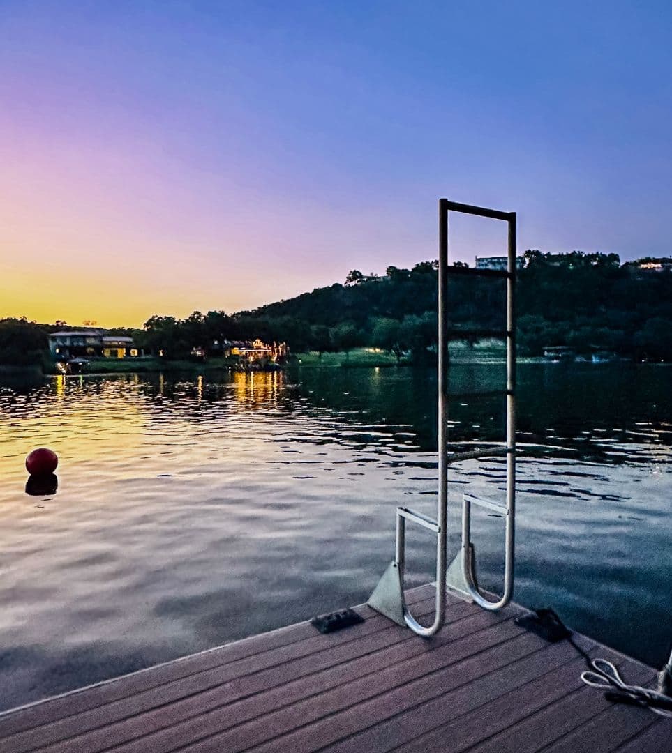 Austin House: 2910 Edgewater Drive