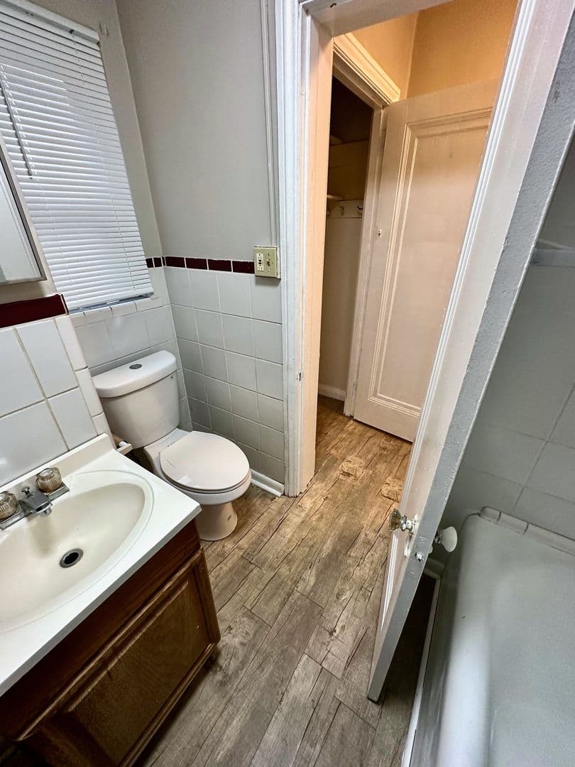 Dormont Apartment: 2910 Voelkel Avenue