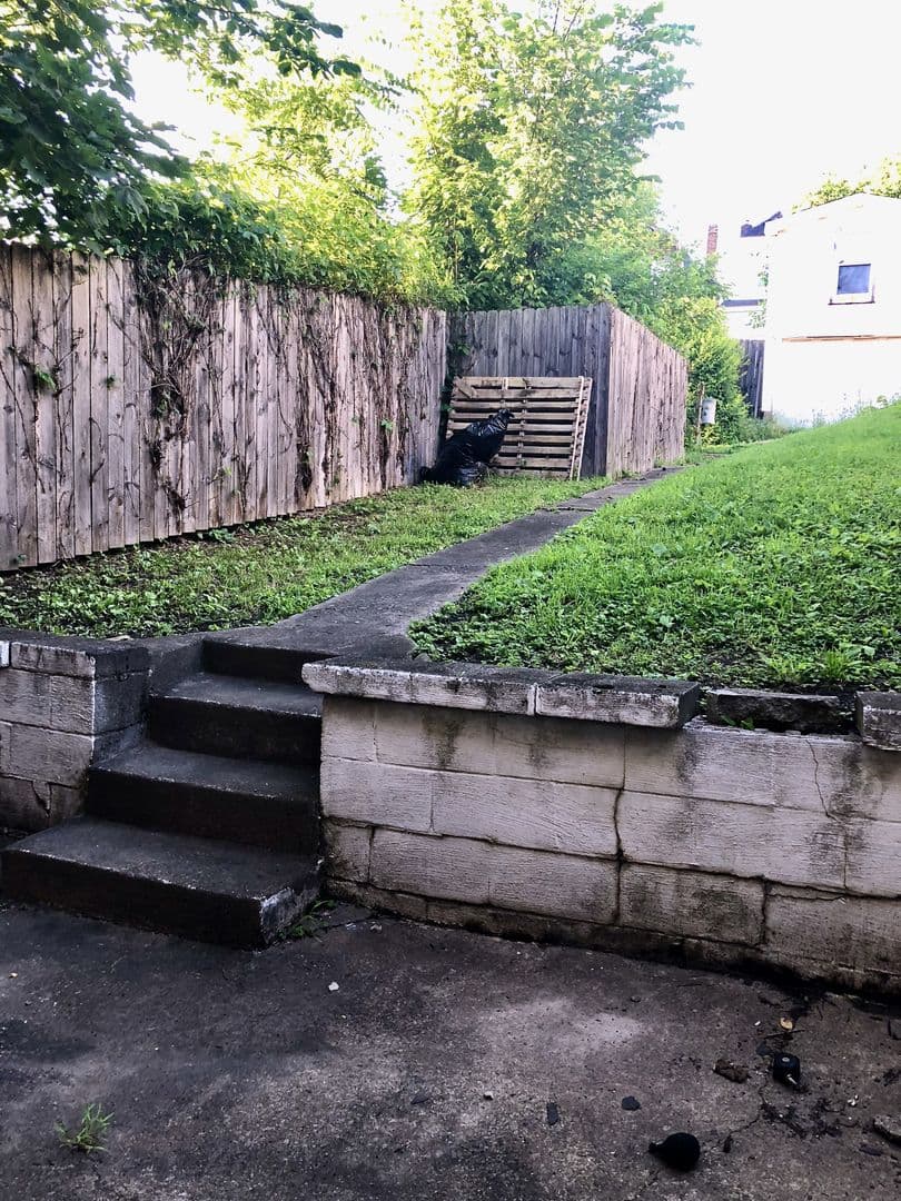 Pittsburgh House: 2207 Hawthorne Ave