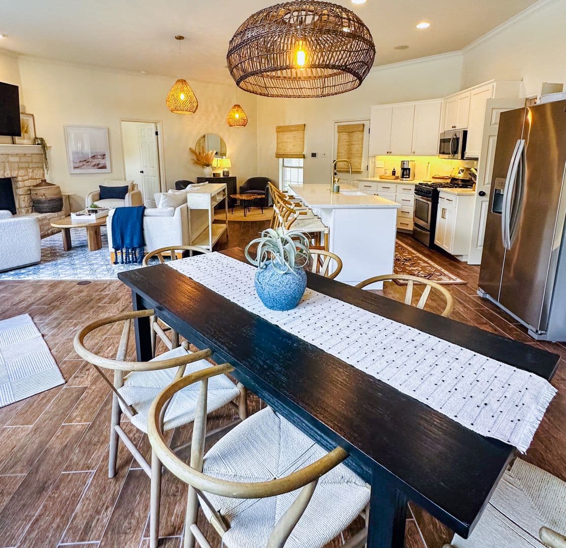 Austin House: 2910 Edgewater Drive