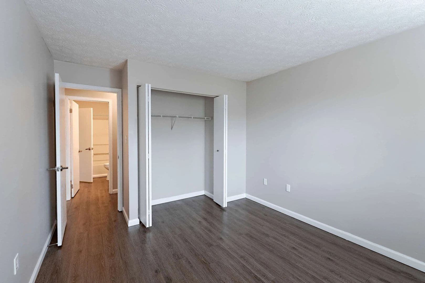 Moon Township Apartment: 916 Beaver Grade Road