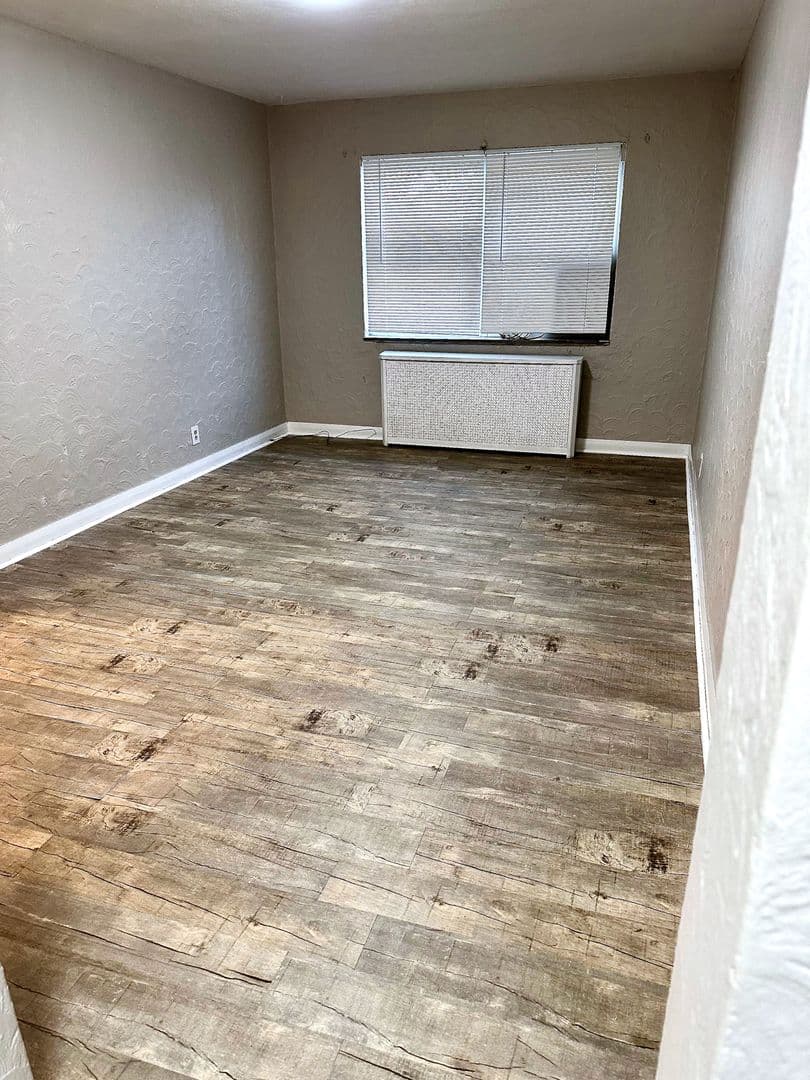 Dormont Apartment: 2910 Voelkel Avenue