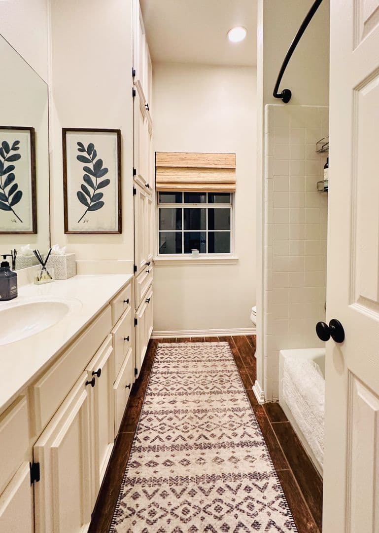 Austin House: 2910 Edgewater Drive
