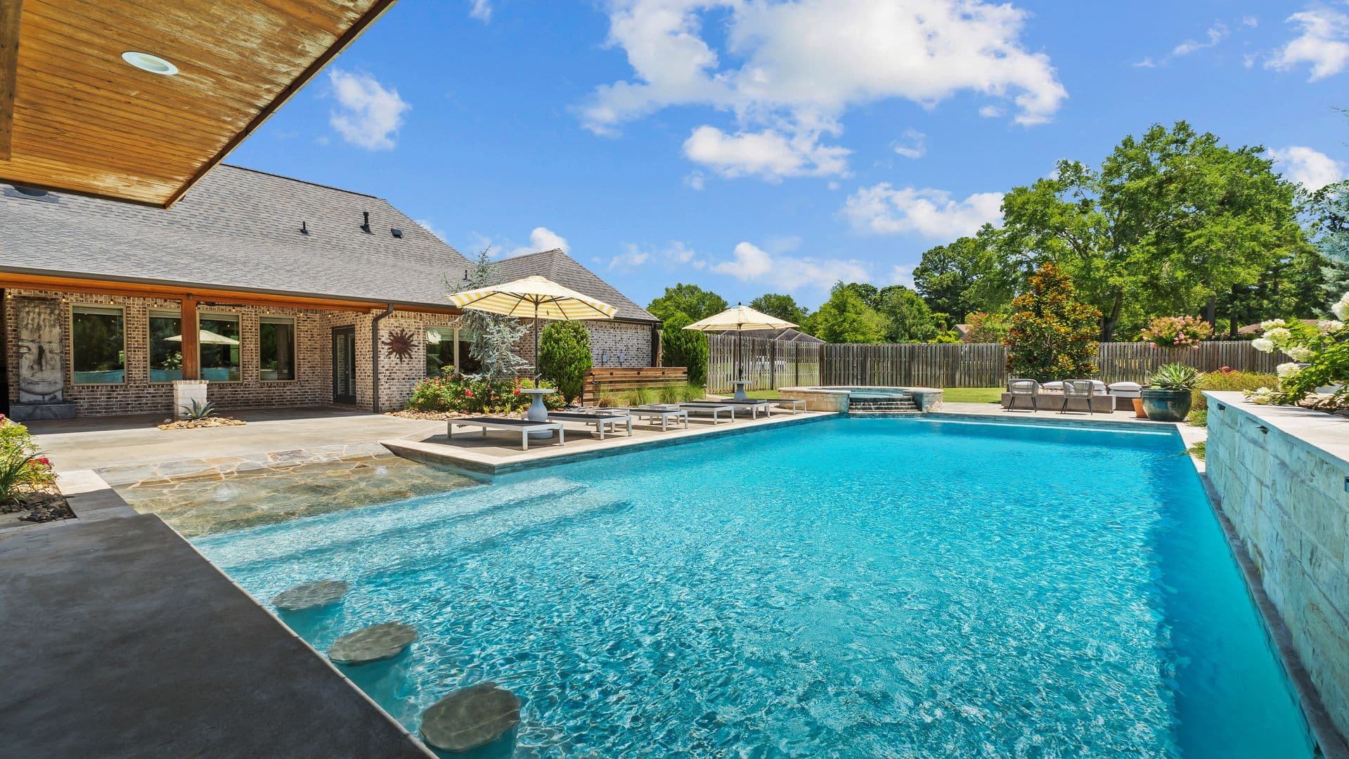 Texarkana House: 3517 Cooper Ln