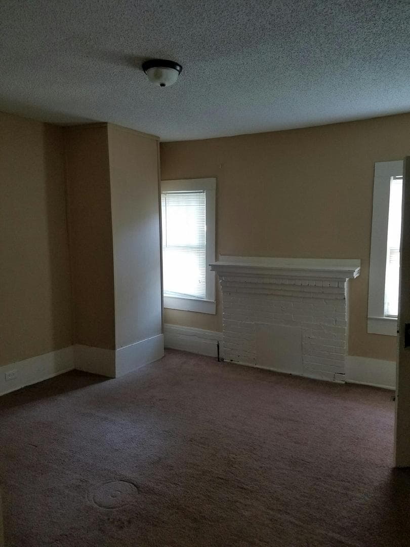Tarrant House: 905 Jackson Blvd