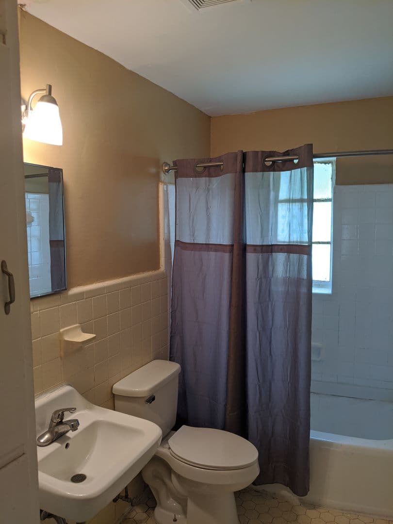 Birmingham Apartment: 236 21st Avenue South