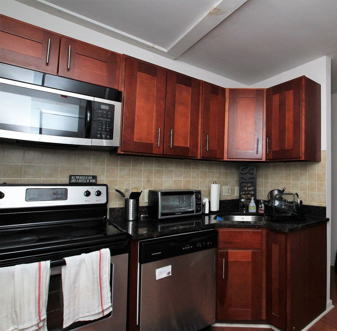 Philadelphia Apartment: 454 East Girard Avenue - 2R