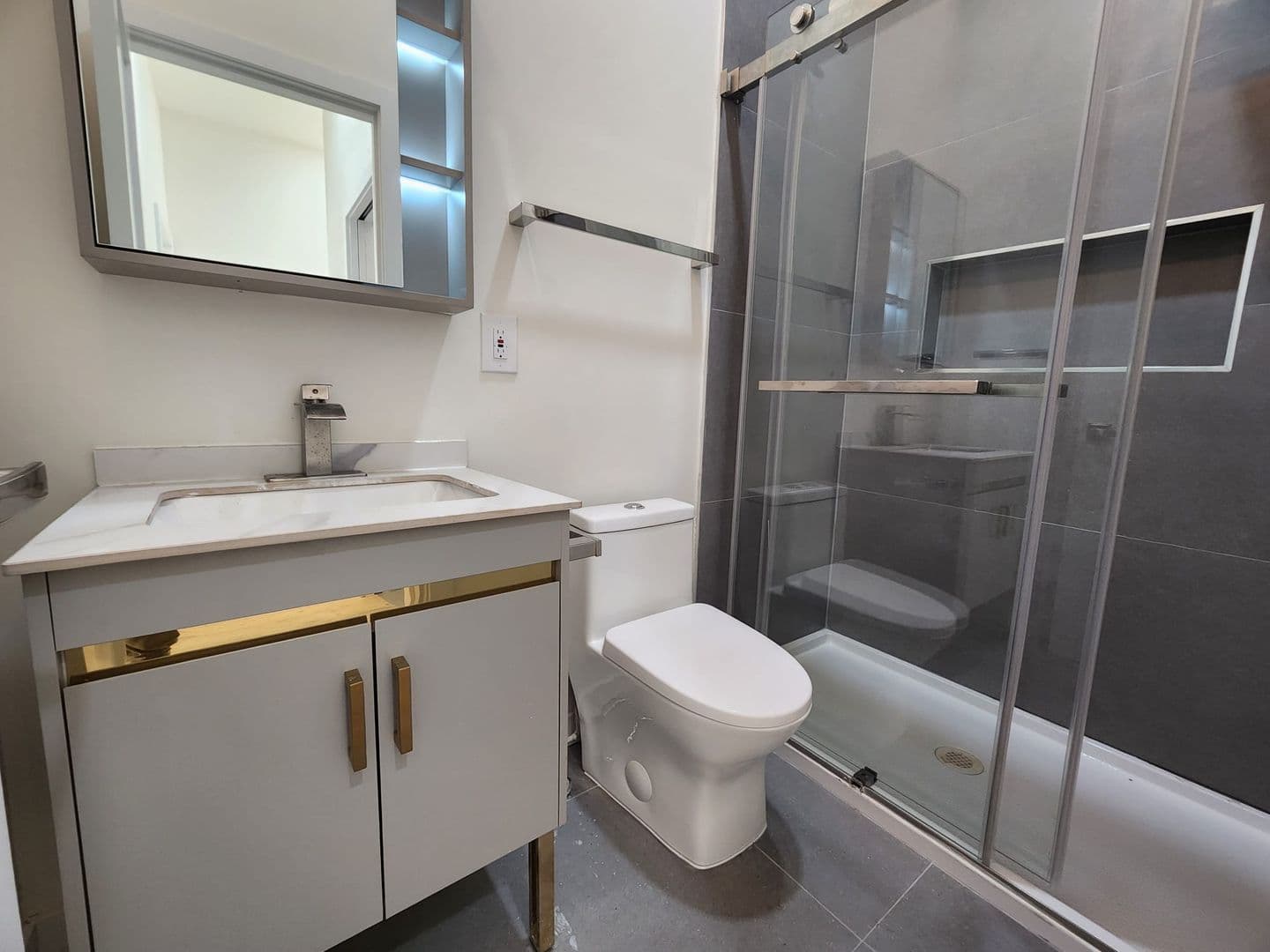 Philadelphia Apartment: 2006 Chestnut Street - 2A