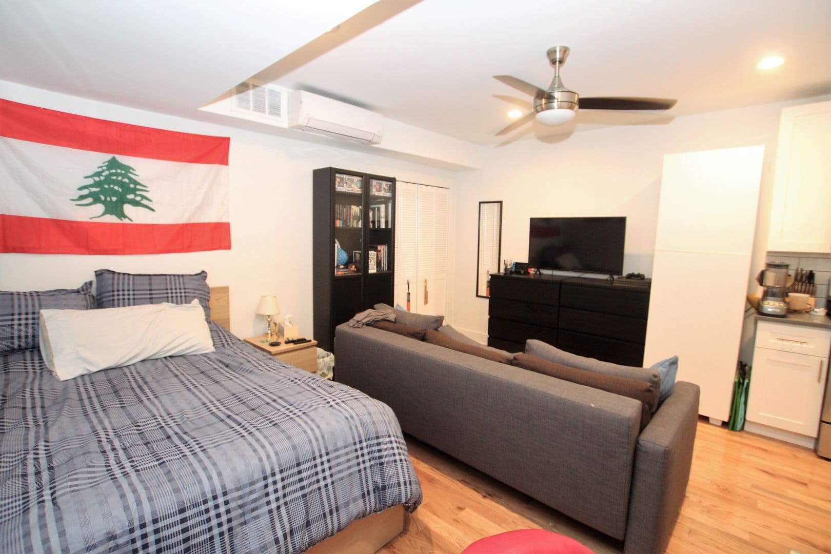 Philadelphia Apartment: 623 South street 2R