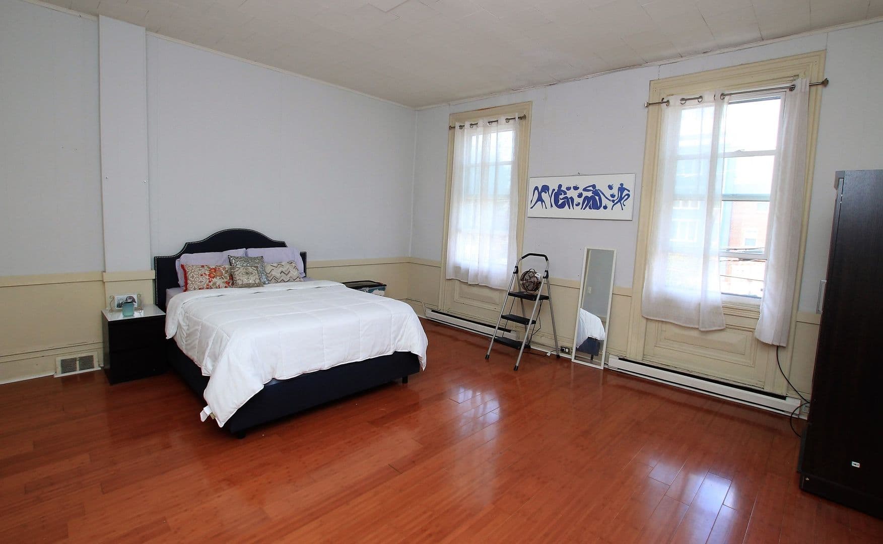 Philadelphia Apartment: 454 East Girard Ave 2F