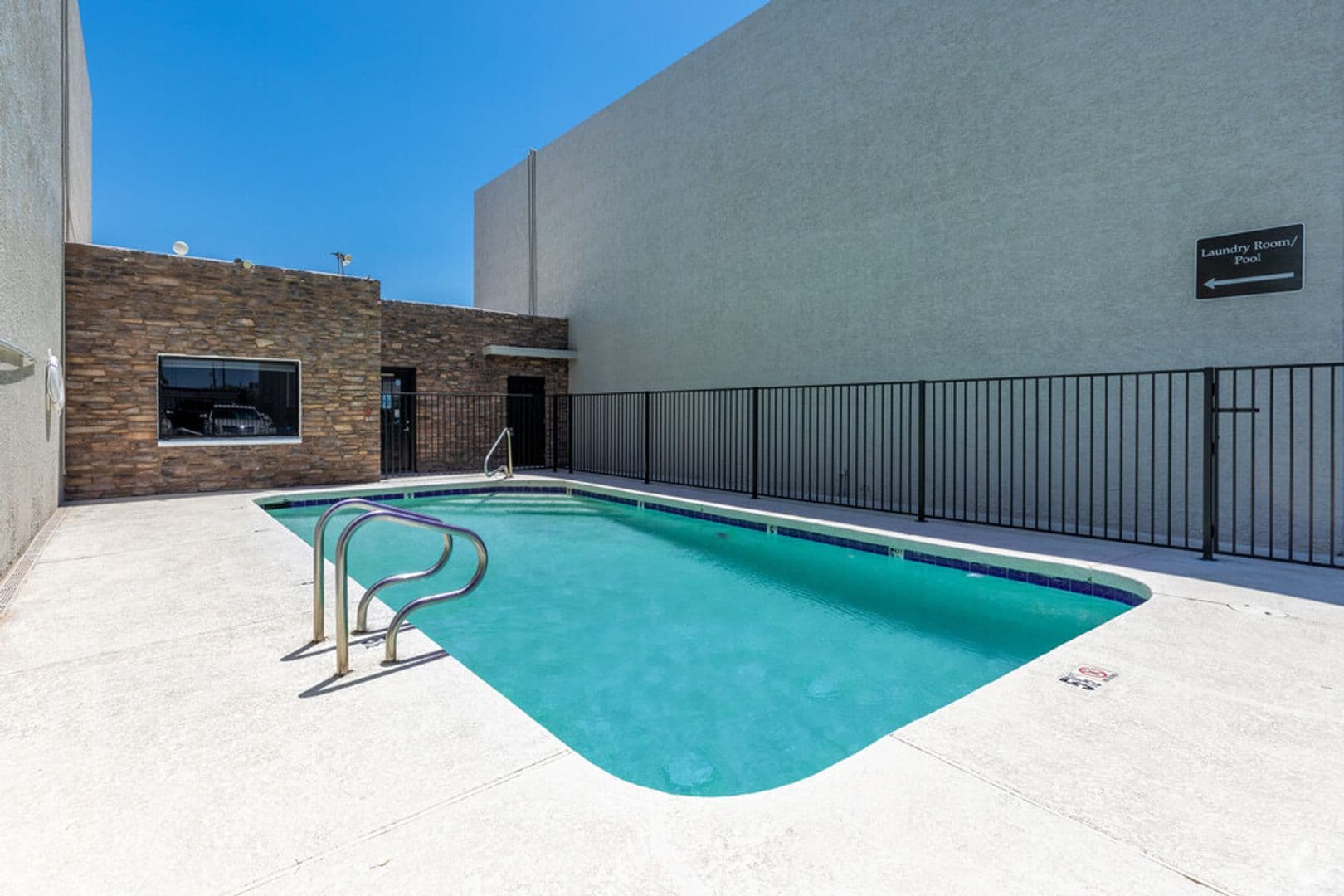 Phoenix Apartment: 2130 West Indian School Road