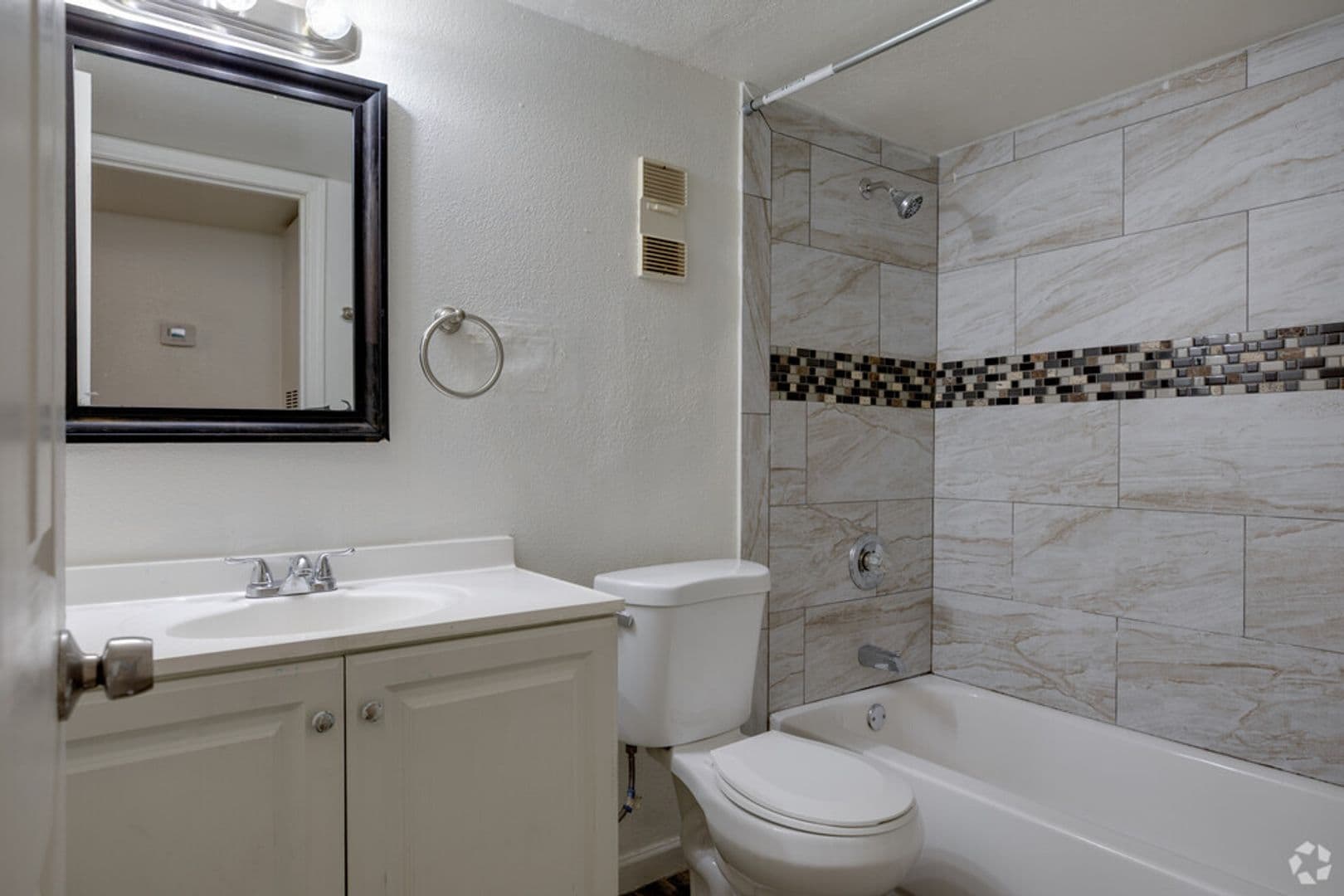 Phoenix Apartment: 2130 West Indian School Road