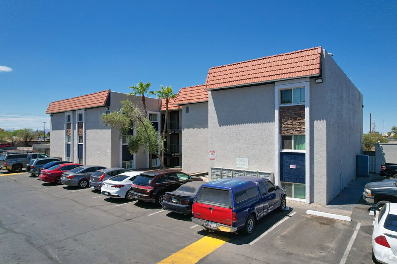 Phoenix Apartment: 2130 West Indian School Road