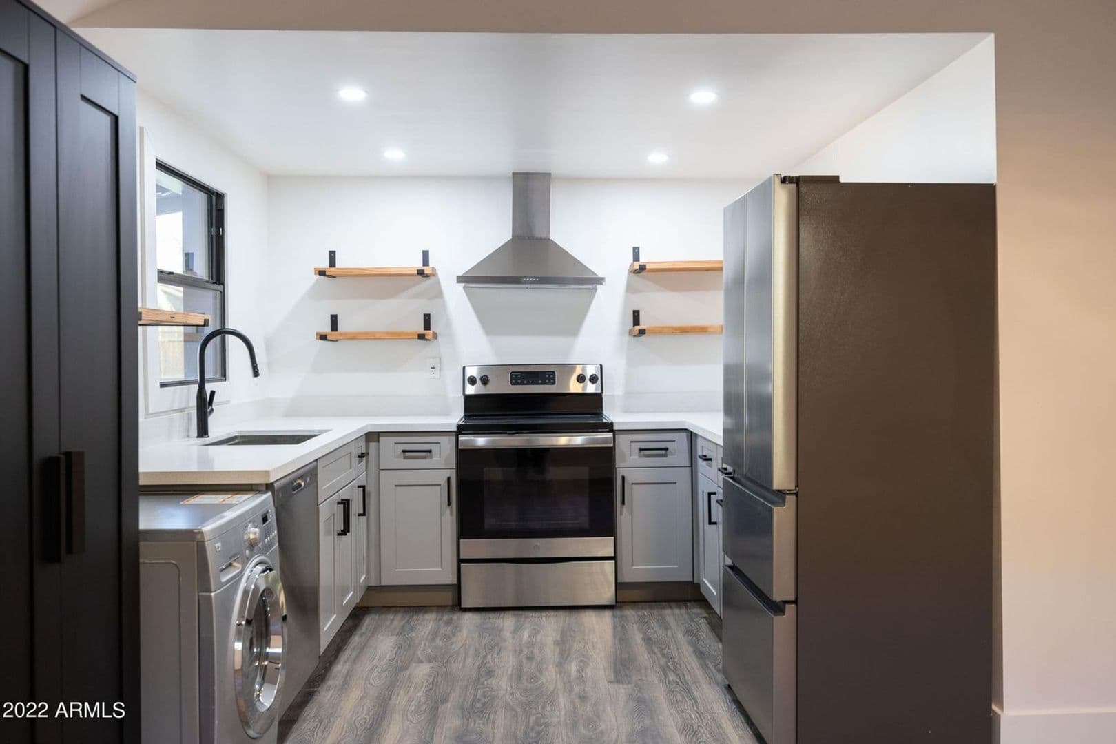 Phoenix Apartment: 326 N. 17th Dr.