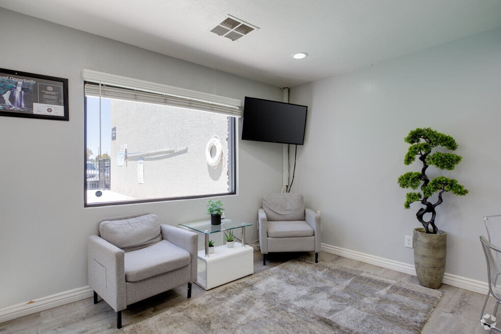 Phoenix Apartment: 2130 West Indian School Road