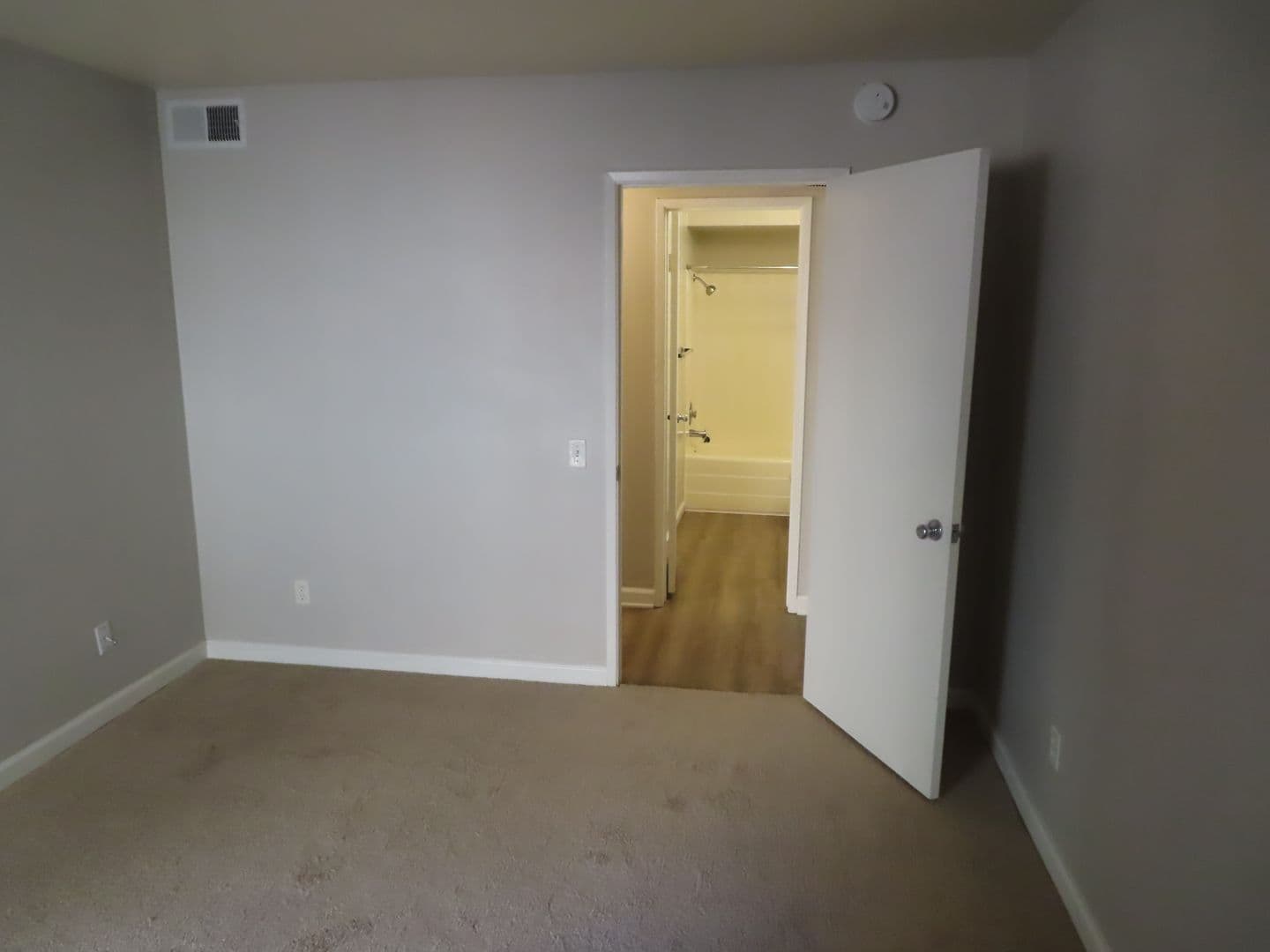 San Diego Condo: 6406 Friars Road #124