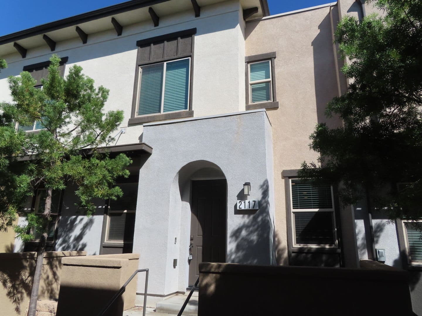 Vista Townhome: 2117 Solara Lane