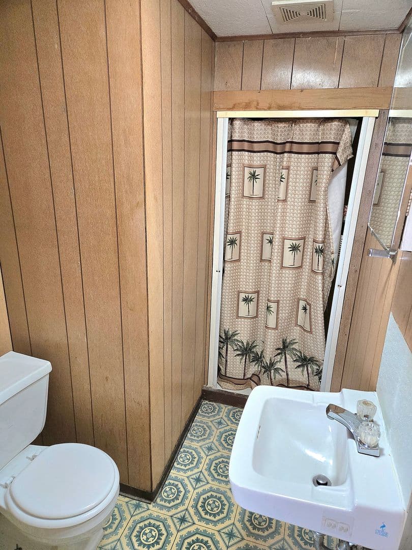 Alexandria Apartment: 315 6th Avenue E