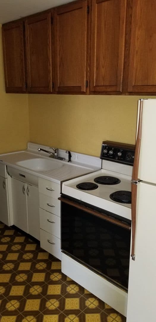 Alexandria Apartment: 315 6th Avenue E