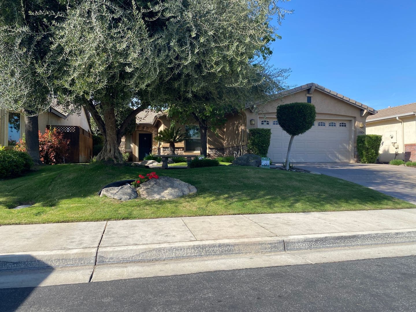 Bakersfield House: 11826 Grecian Laurel Dr