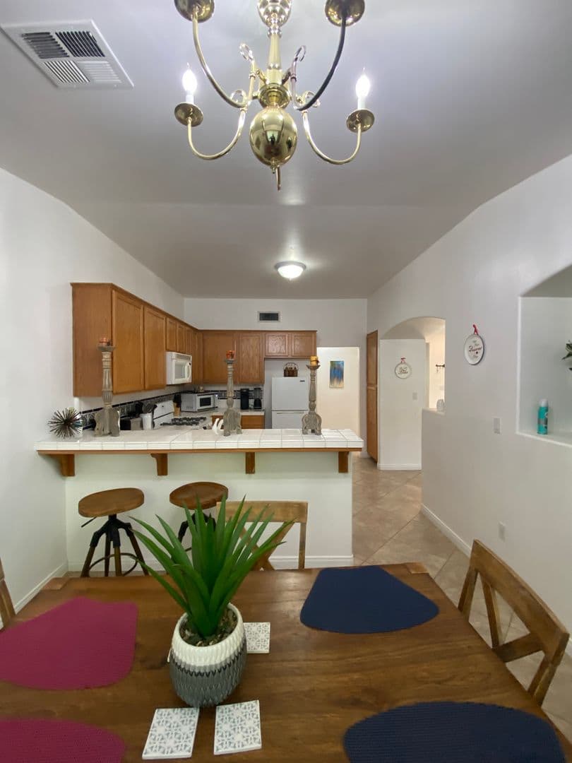 Bakersfield House: 11826 Grecian Laurel Dr