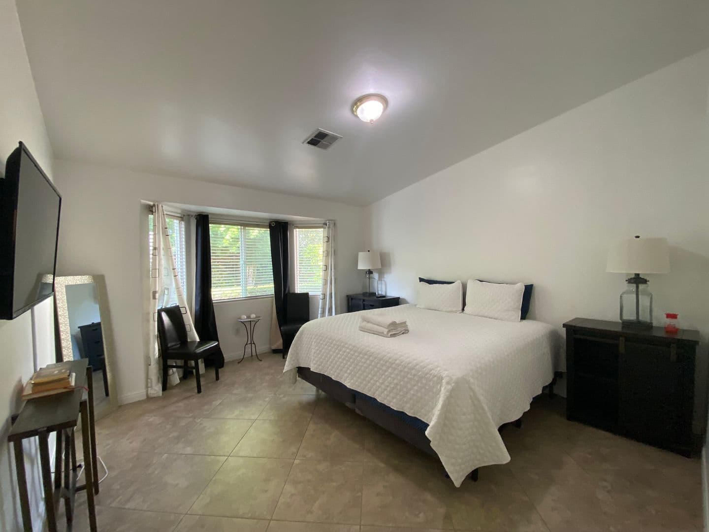 Bakersfield House: 11826 Grecian Laurel Dr