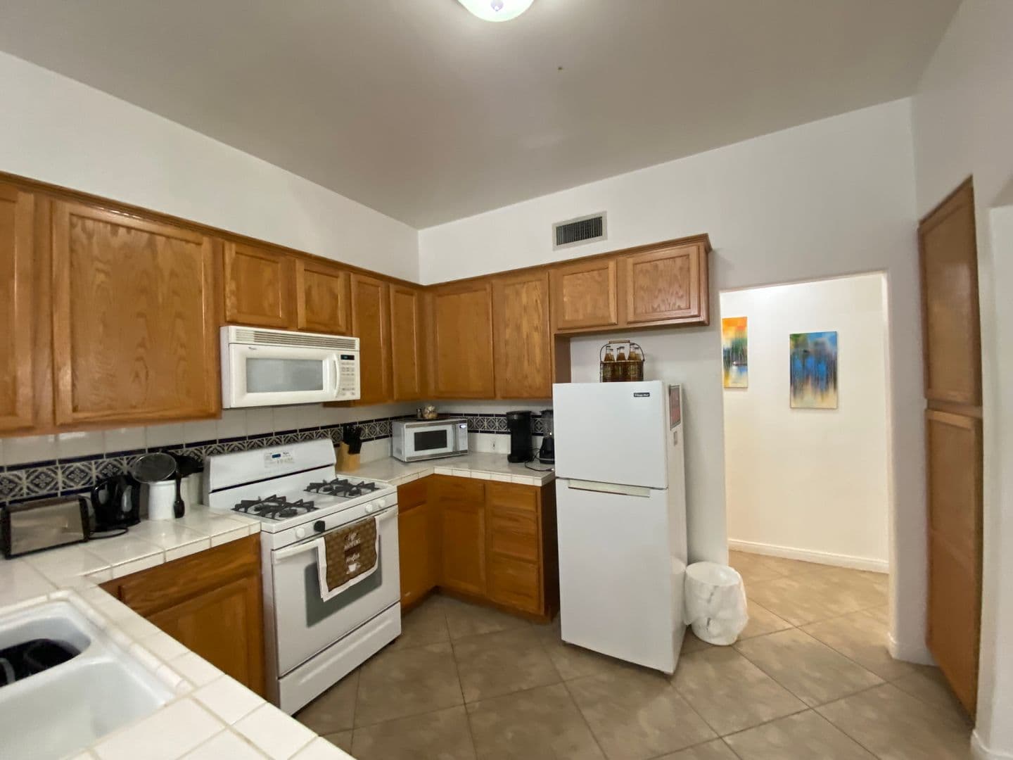 Bakersfield House: 11826 Grecian Laurel Dr