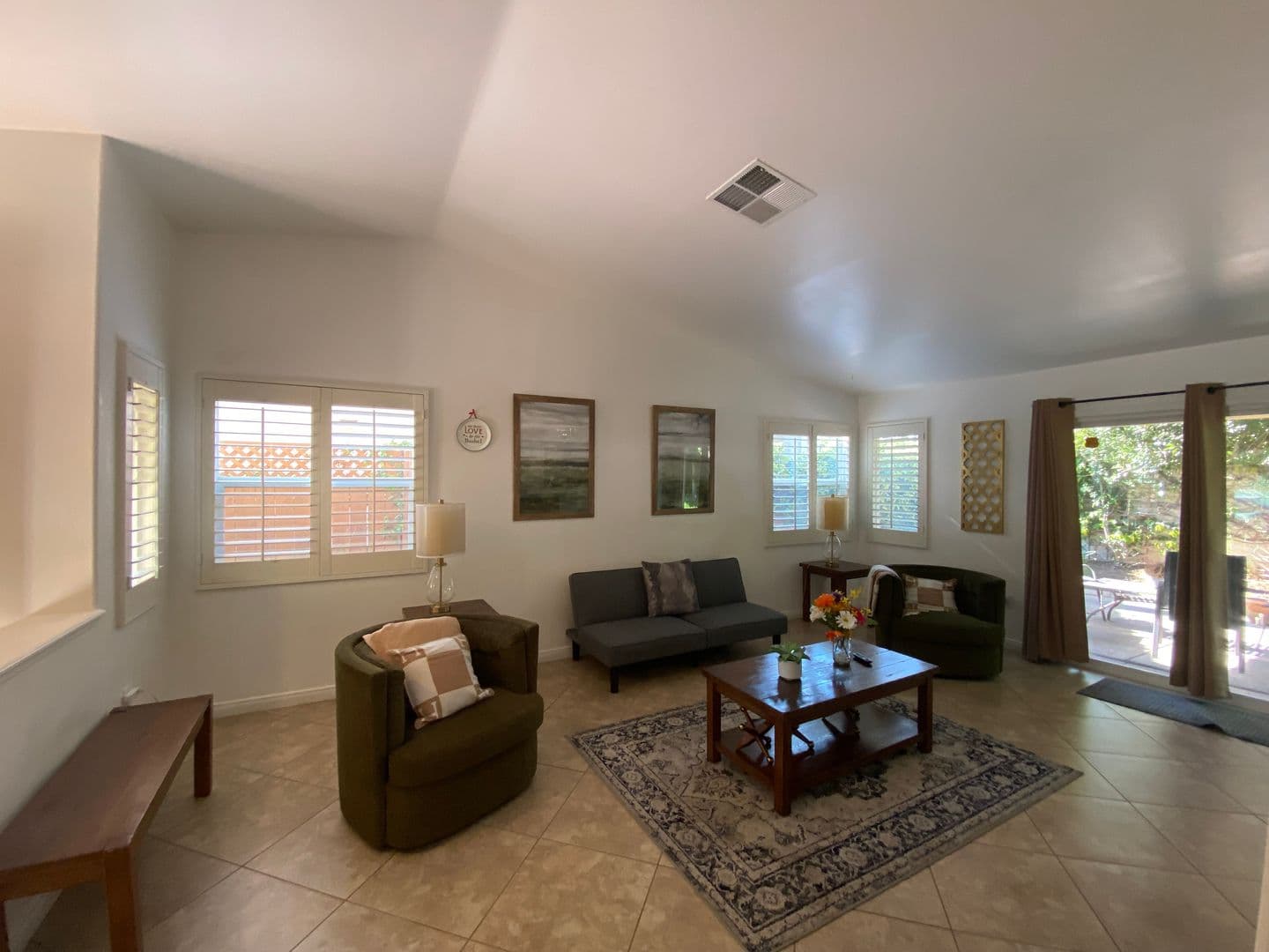 Bakersfield House: 11826 Grecian Laurel Dr