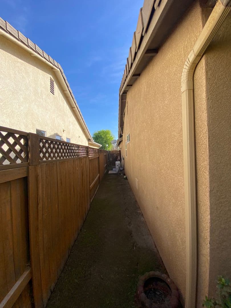 Bakersfield House: 11826 Grecian Laurel Dr