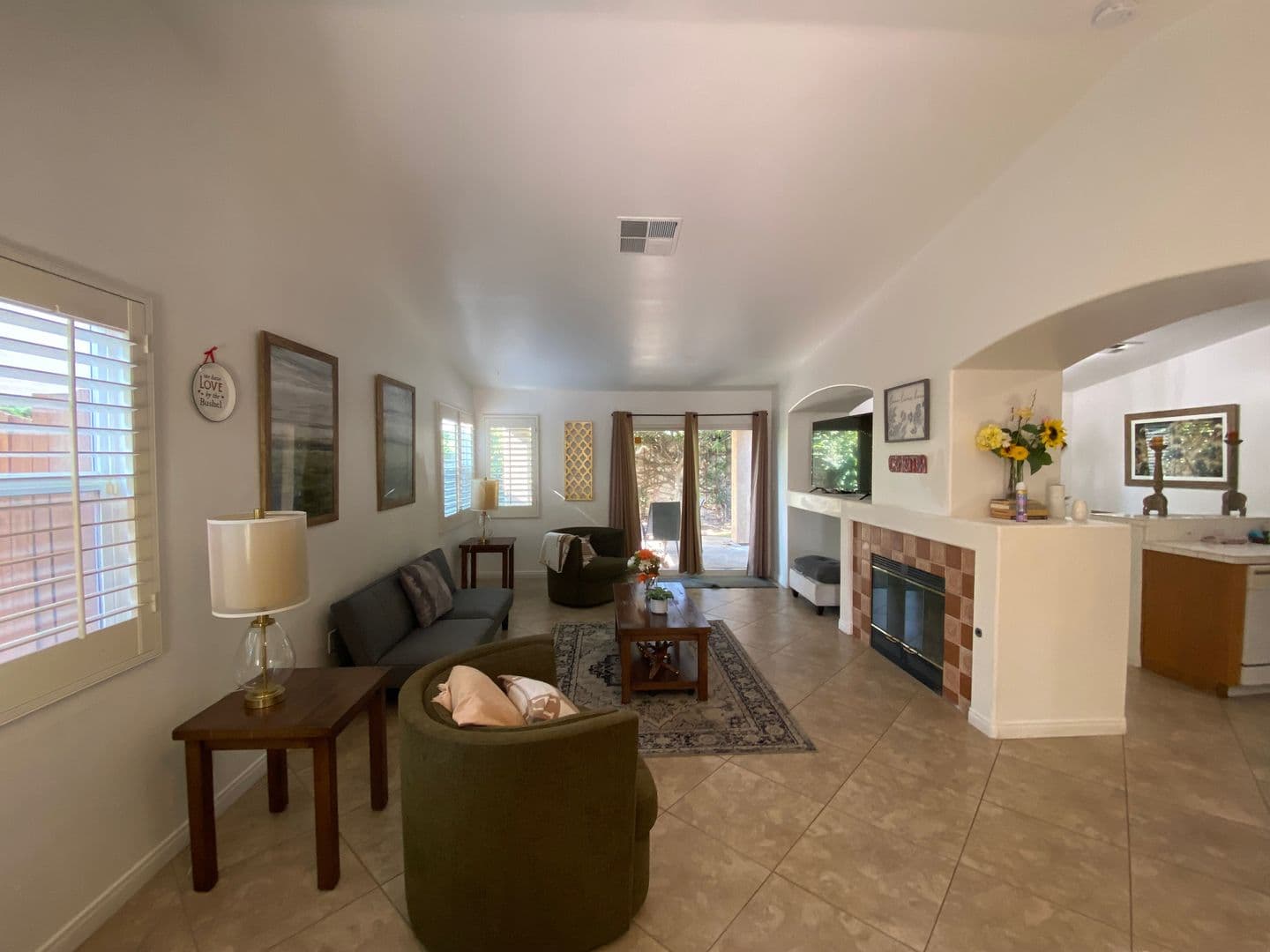 Bakersfield House: 11826 Grecian Laurel Dr