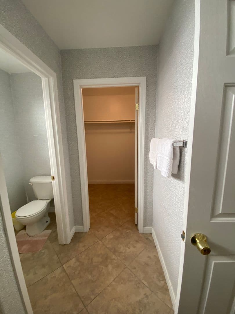 Bakersfield House: 11826 Grecian Laurel Dr