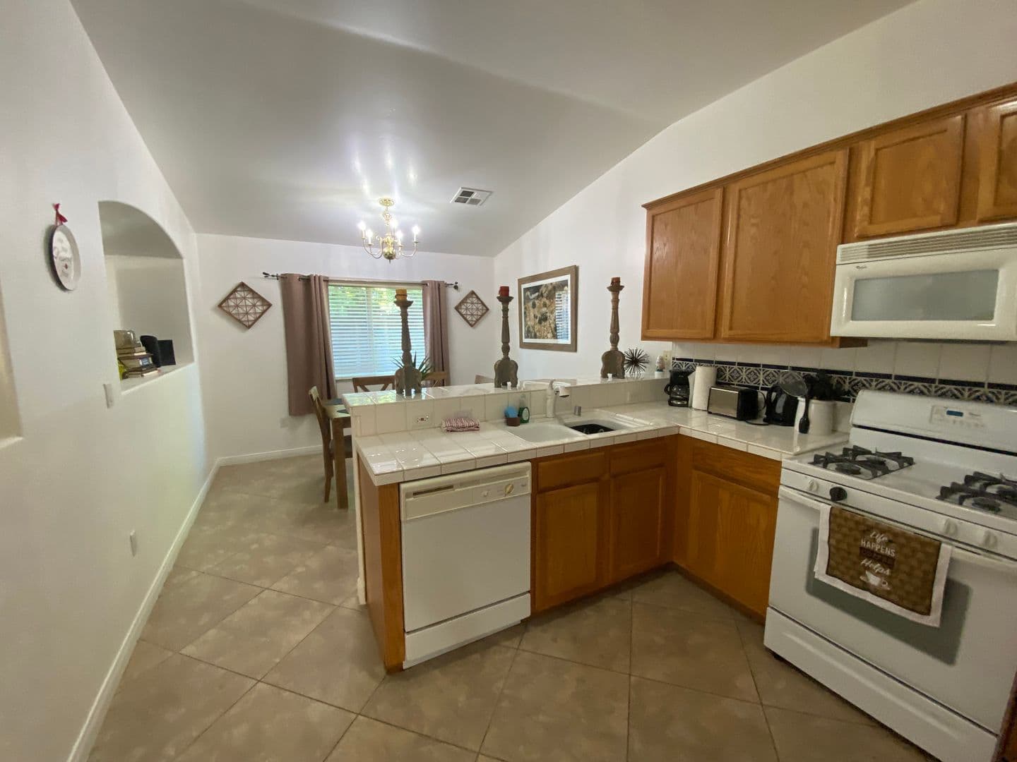 Bakersfield House: 11826 Grecian Laurel Dr