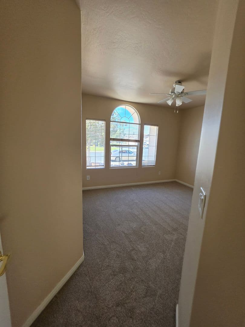 BAKERSFIELD House: 6610 ALDERBROOK LANE