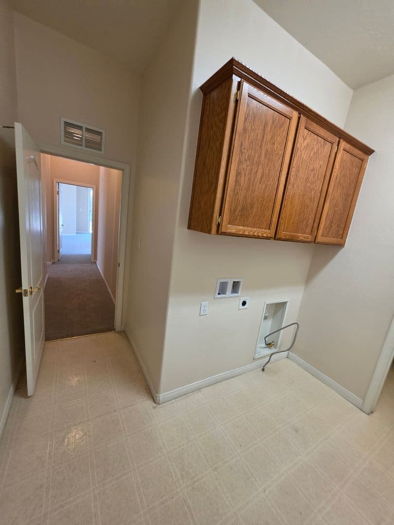 BAKERSFIELD House: 6610 ALDERBROOK LANE